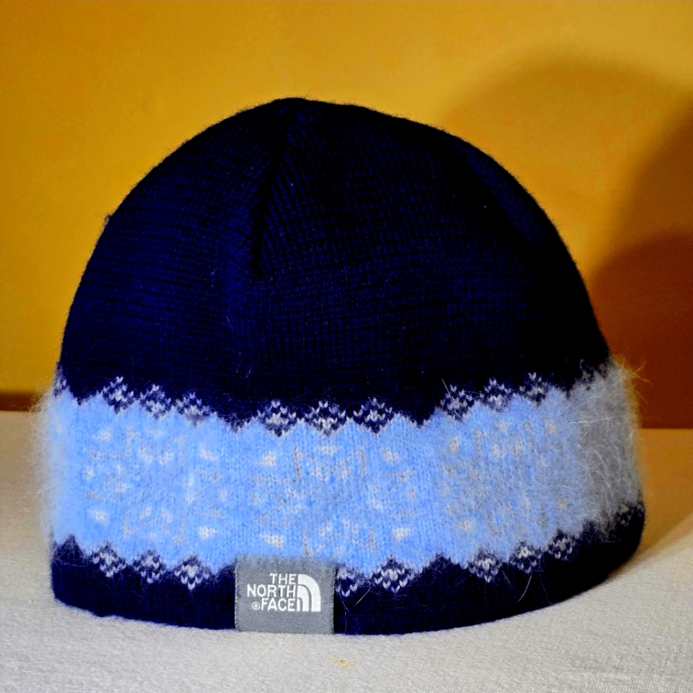 The North Face,  Woman's Fleece lined , 100% wool winter Beanie, 2 tons of blue